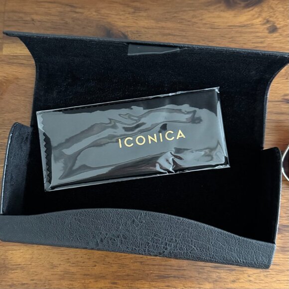 DIFF - Iconica Polarized Cynthia Sunglasses in Gold with Wine Gradient Lenses - Picture 11 of 12